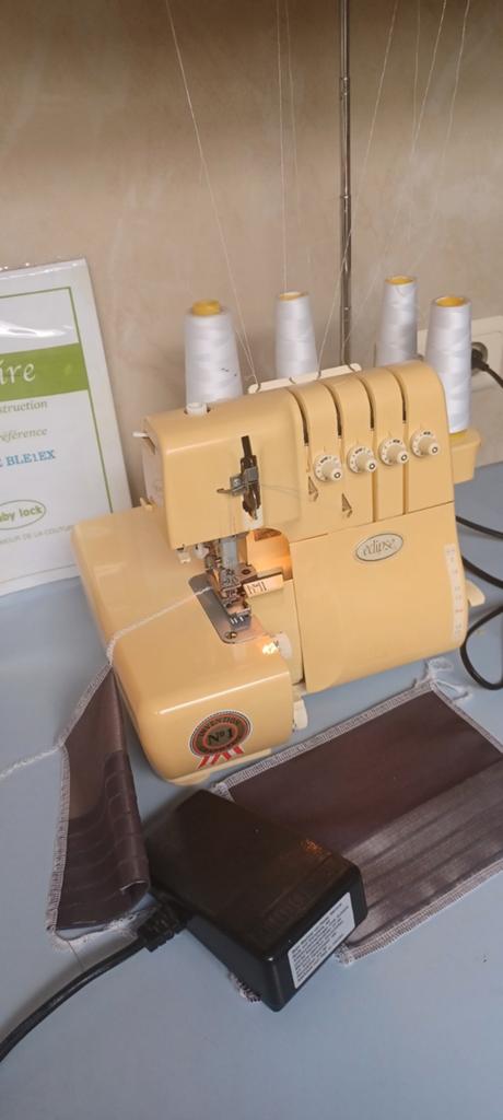 Babylock air jet surfiler, Hobby en Vrije tijd, Ophalen of Verzenden, Lockmachine