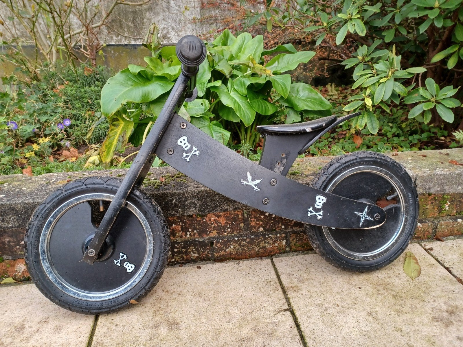 zwarte houten loopfietsje, Kinderen en Baby's, Ophalen, Gebruikt