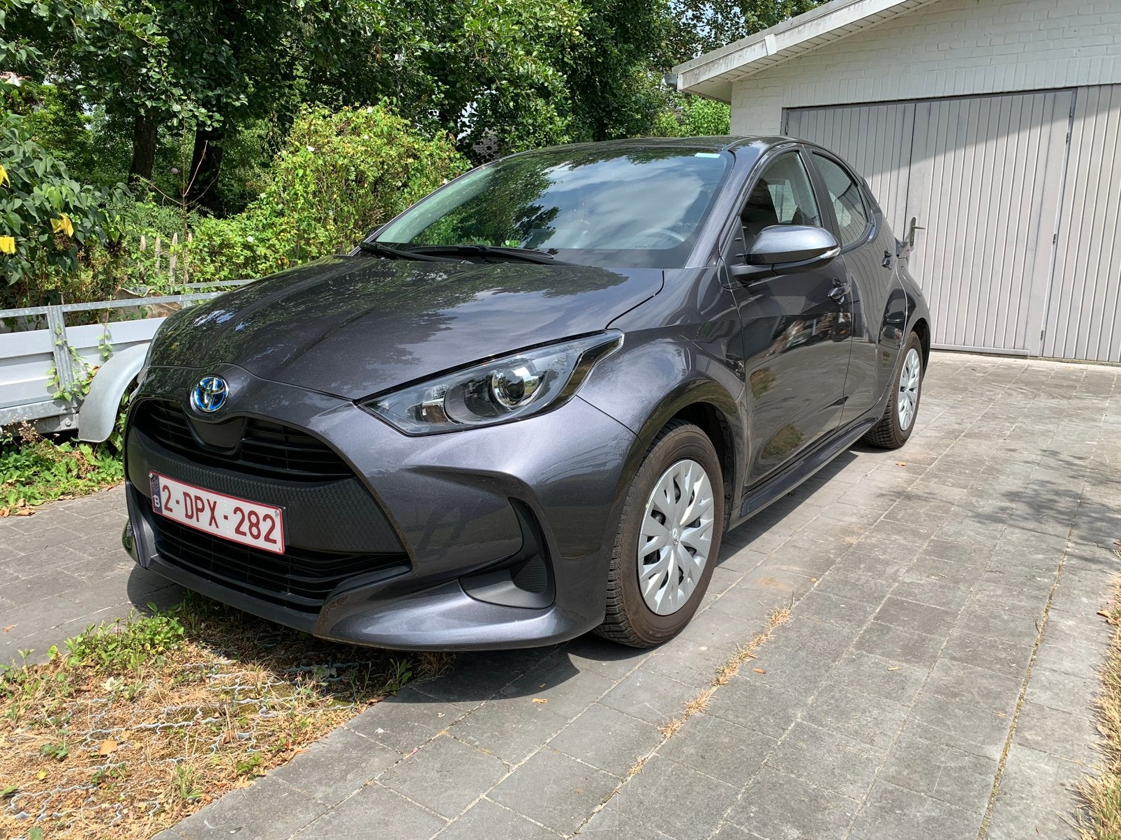 Yaris 1.5 Hybrid eCVT Dynamic LHD - 12873 km seulement!, 1305 kg, Argent ou Gris, Achat, Entretenue par le concessionnaire