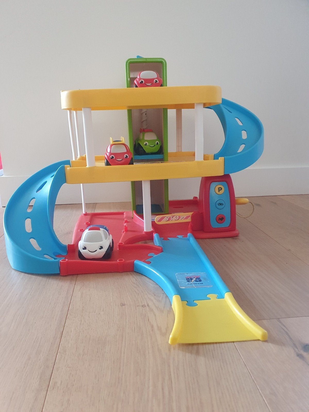 Autogarage met slagboom en autolift, Kinderen en Baby's, Speelgoed |Speelgoedvoertuigen, Ophalen, Gebruikt