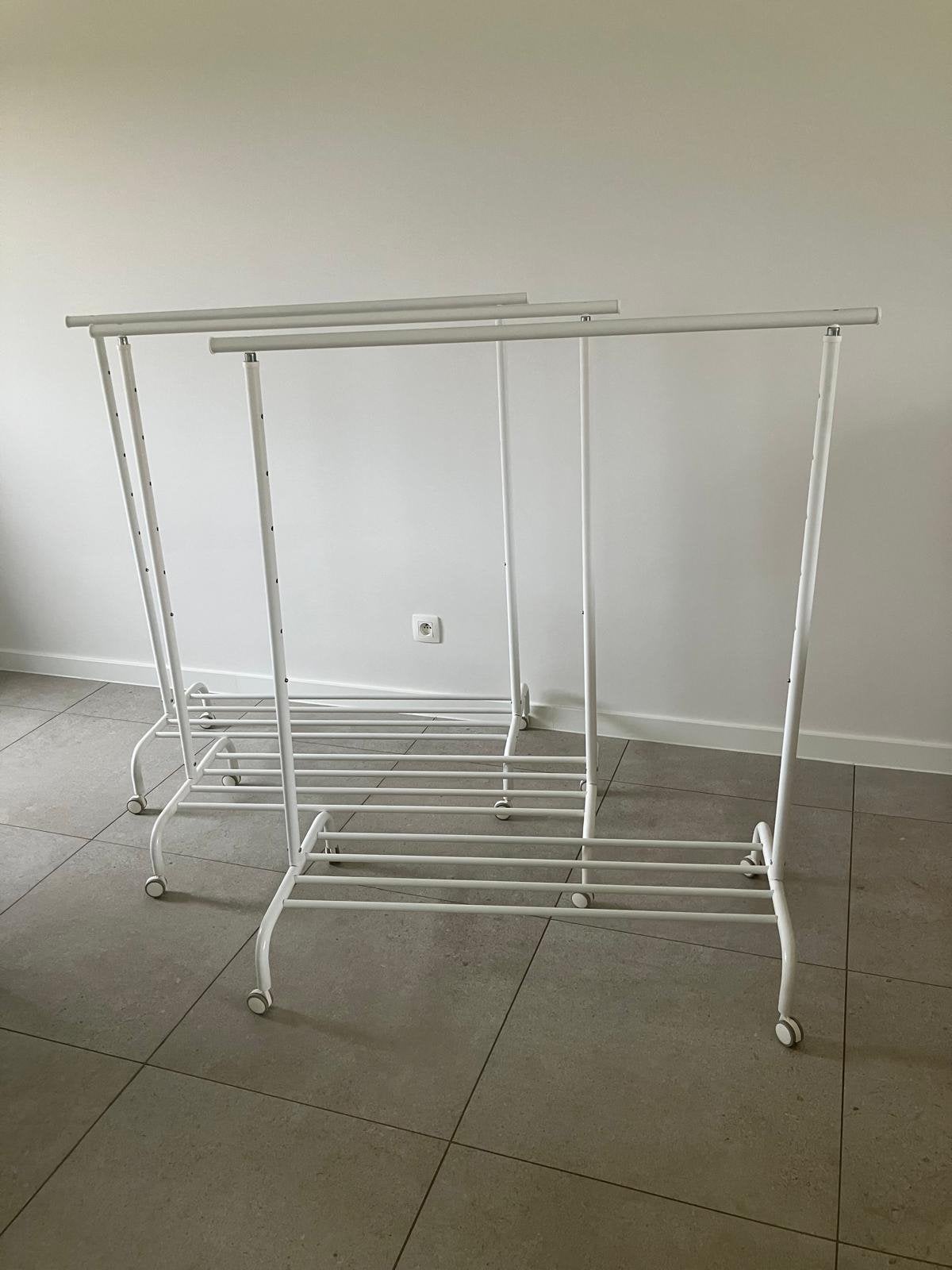 4 kledingrekken op wieltjes, Ophalen, Zo goed als nieuw