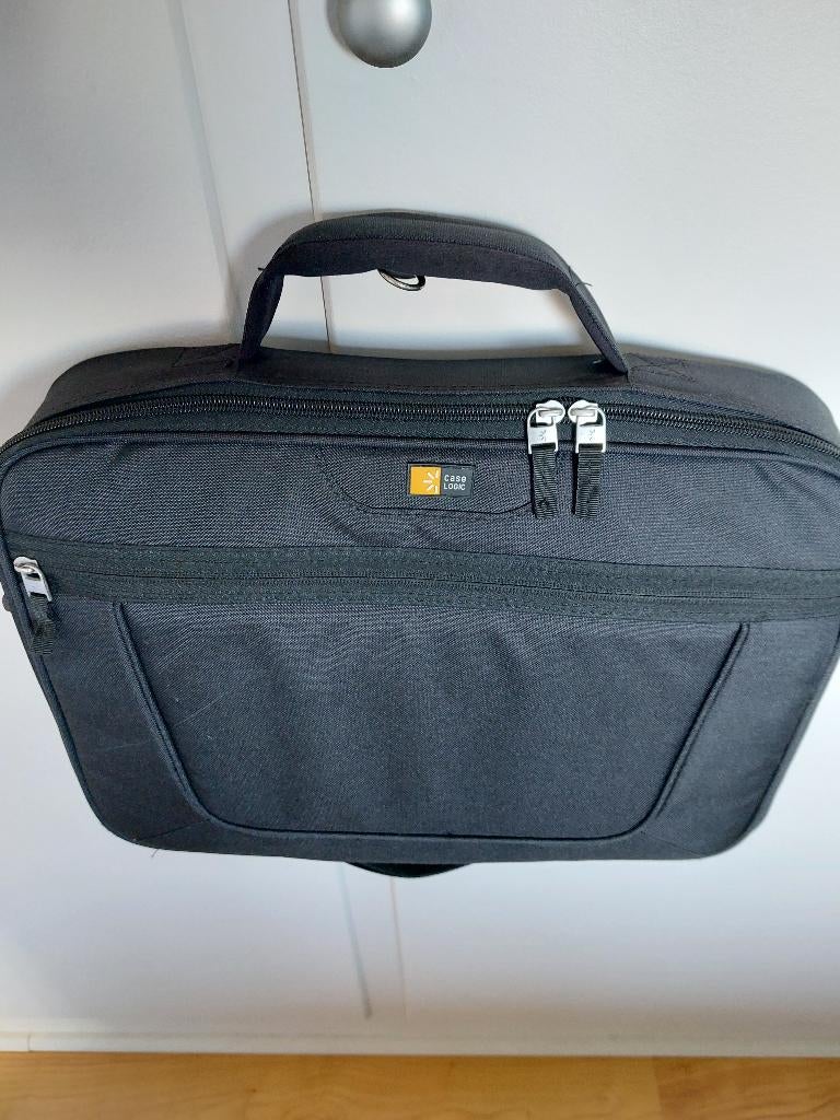 Laptoptas case logic., Computers en Software, Laptoptassen, Ophalen, 15 inch, Gebruikt, Aktetas