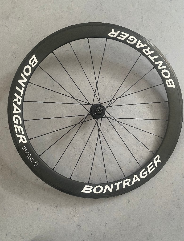 Bontrager Aeolus 5 Carbon Voorwiel (700c) – Velgrem – 50mm, Fietsen en Brommers, Wiel, Gebruikt, Ophalen of Verzenden, Bontrager