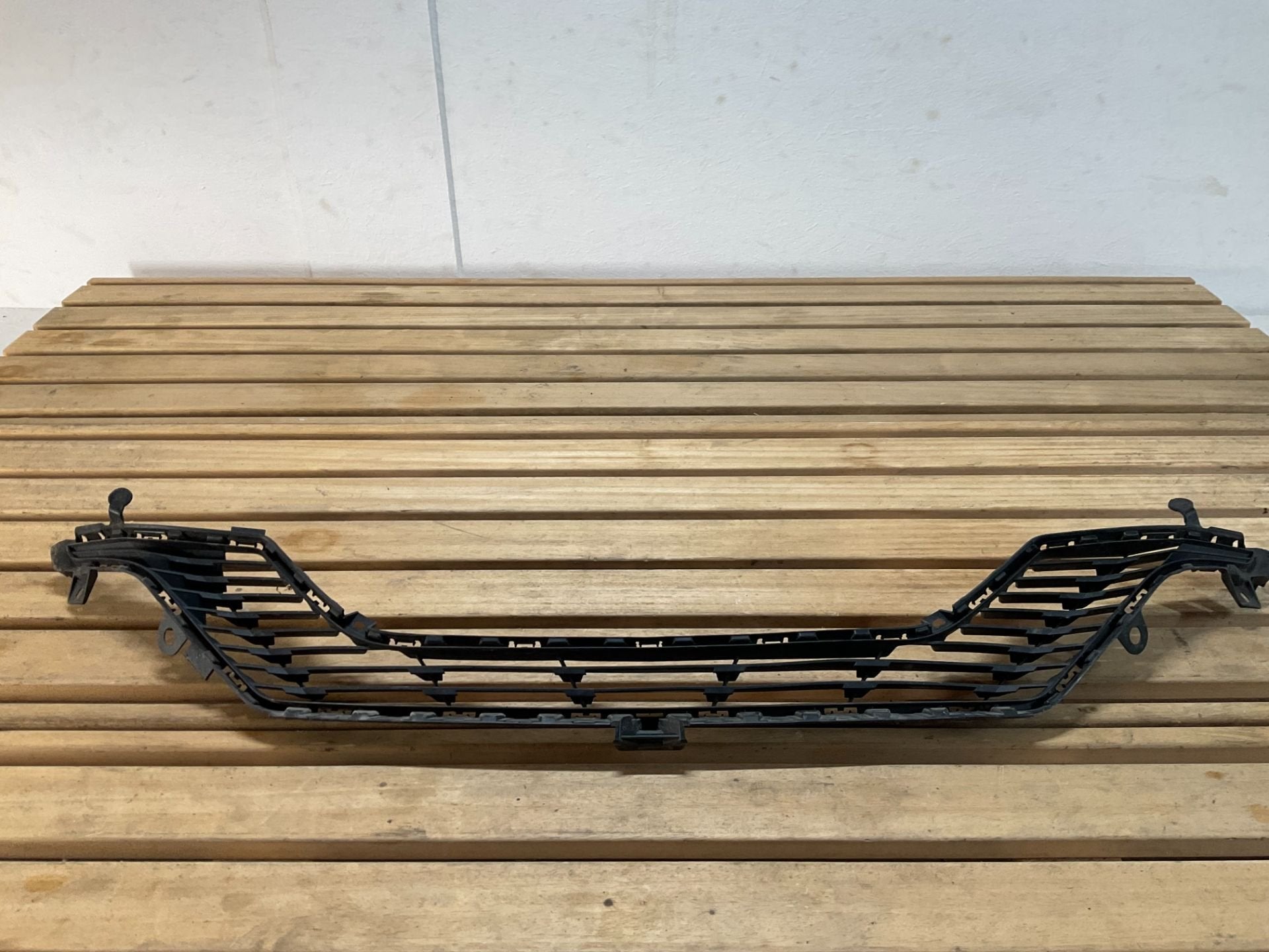 Grille de calandre inf rieure de pare-chocs Peugeot 208 MK2, Taurusavenue 1
2132 LS  Hoofddorp, NL, Contact.group@renault.com