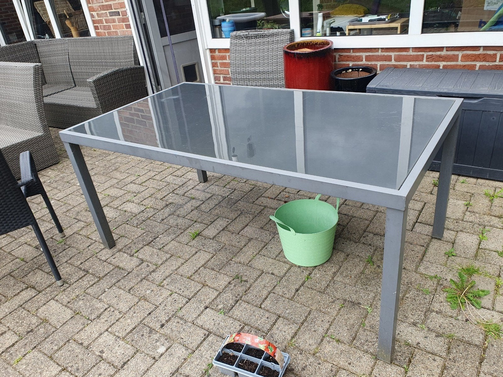 Tuin eettafel met stevig metalen frame en een glazen blad, Tuin en Terras, Ophalen