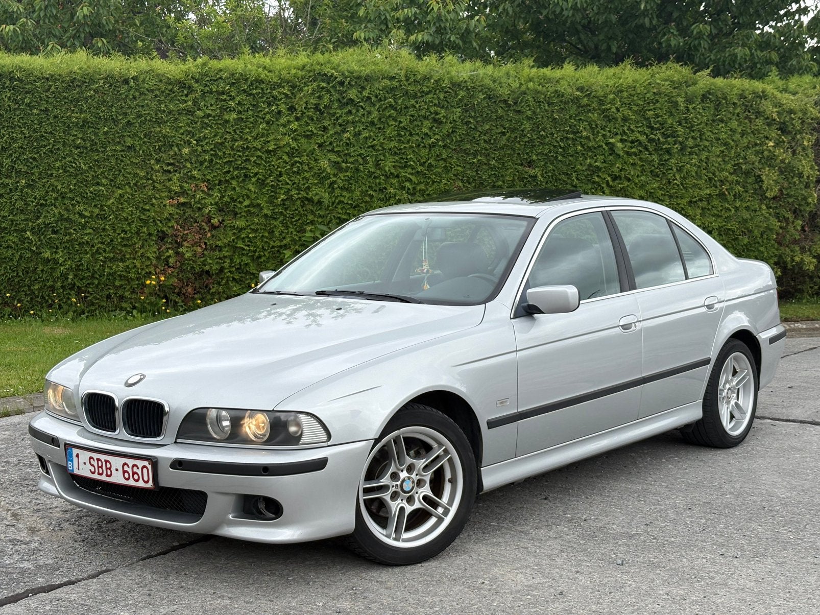 BMW E39 520iA, Autos, BMW, Cuir, Argent ou Gris, Barres de toit, Noir
