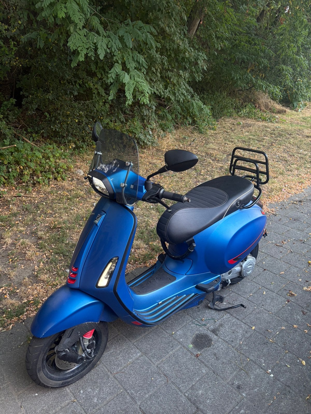 Vespa Sprint Black on Blue Edition (2021) – Slechts 2.500 km, Fietsen en Brommers, Scooters | Vespa, Zo goed als nieuw, Ophalen