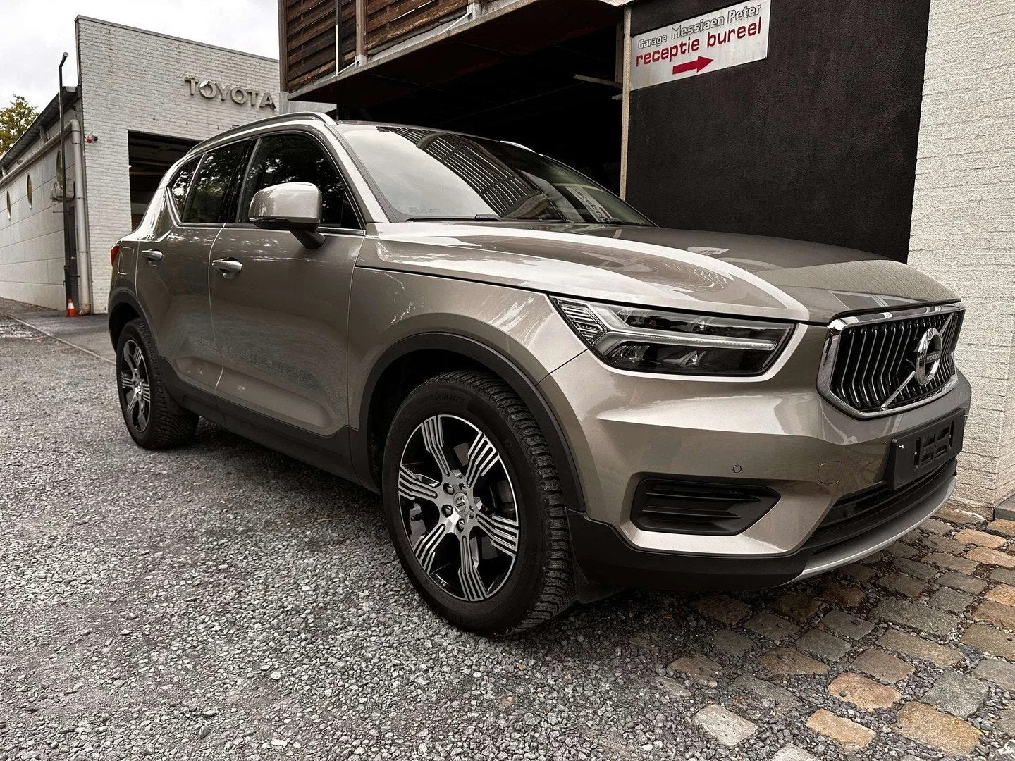 Volvo XC40 XC40 2.0 B4 AWD MHEV Inscription Geartronic, Autos, Cuir, Argent ou Gris, Euro 6, Phares entièrement LED