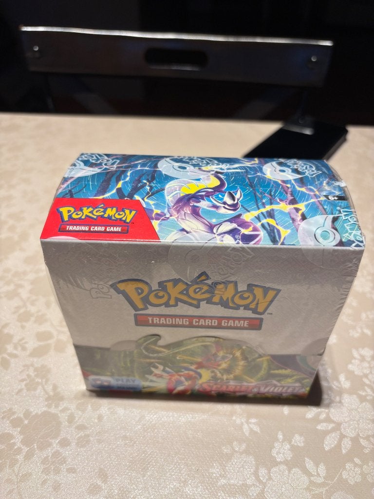 Scarlet & Violet booster box (inclusief acryl), Ophalen, Nieuw, Boosterbox, Foil