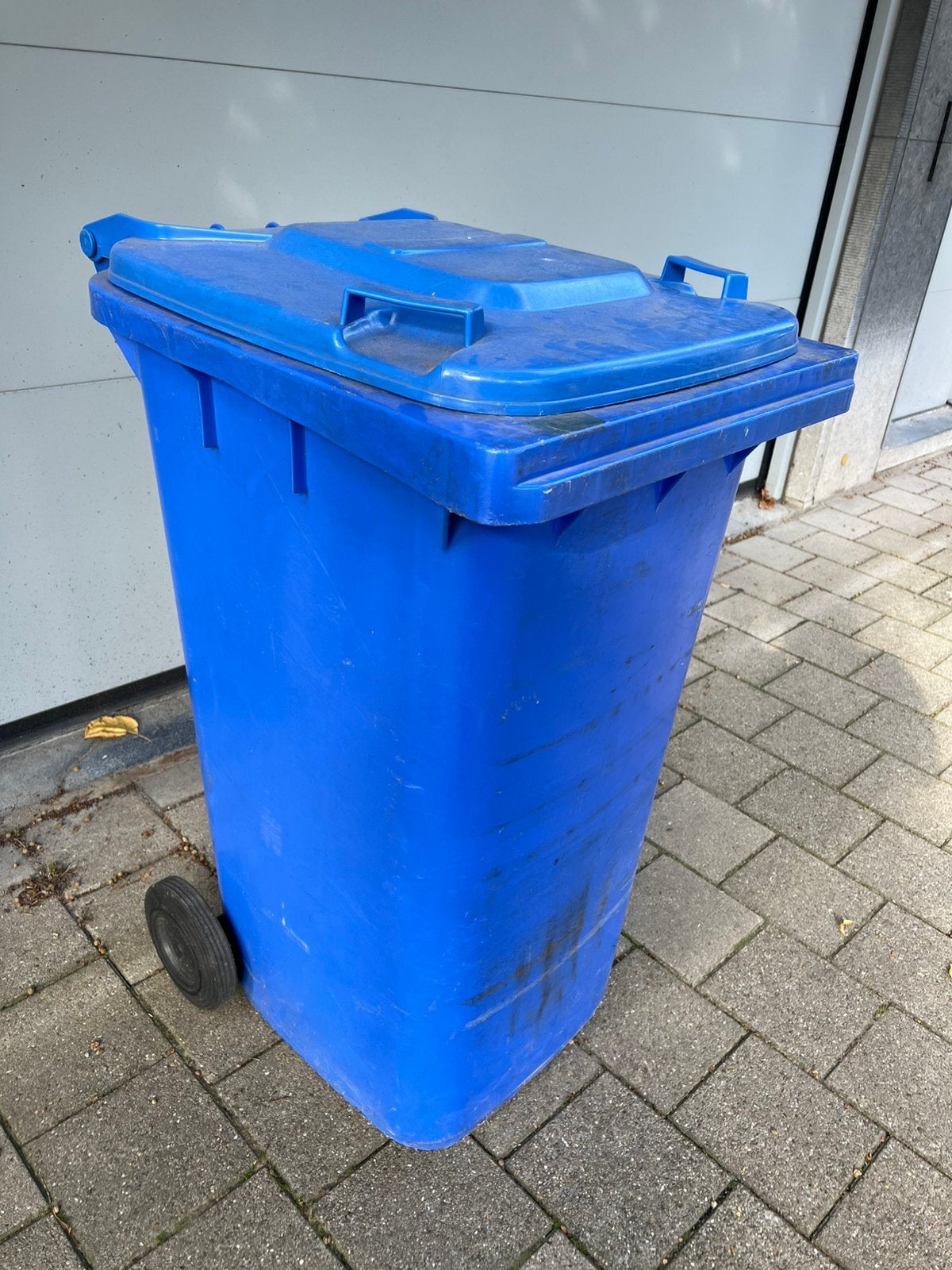Afval container blauw, Ophalen