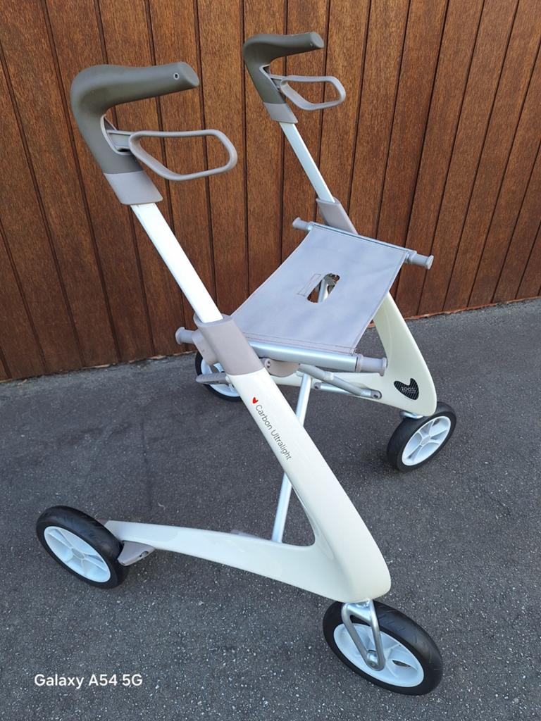 Lichtgewicht carbon rollator, Diversen, Ophalen, Opvouwbaar, Gebruikt