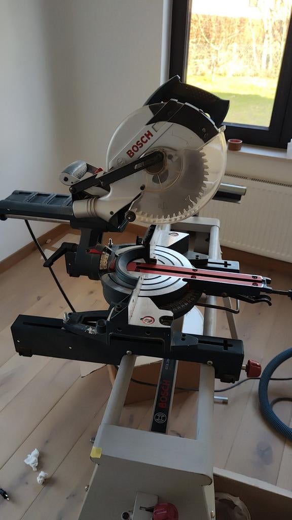 Bosch GCM 8 SJ 1500W Avec table travail GTA 2600, Bricolage & Construction, Outillage | Scies mécaniques, Moins de 30 mm, Enlèvement