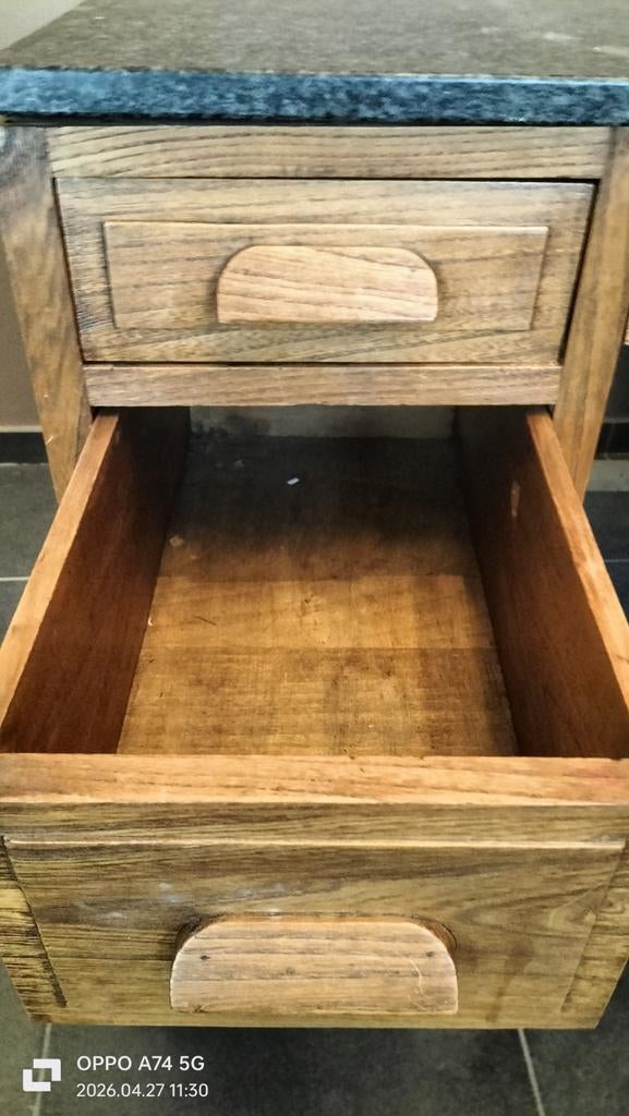 Authentieke bureau met een  vernieuwende graniet blad op., Ophalen