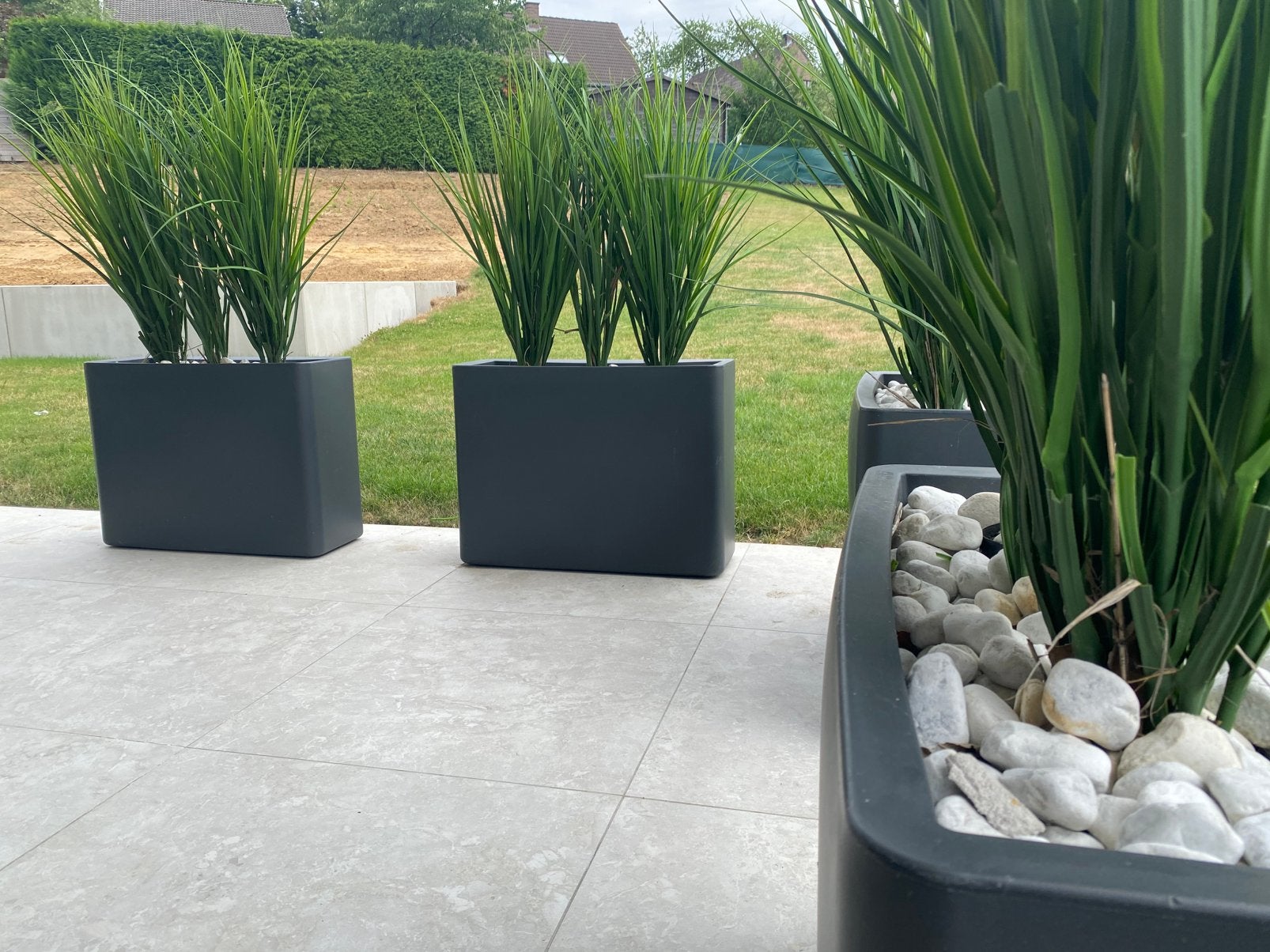 4x plantenbakken met 12x siergrassen – complete terrasset, Ophalen, Zo goed als nieuw, Kunststof, Tuin