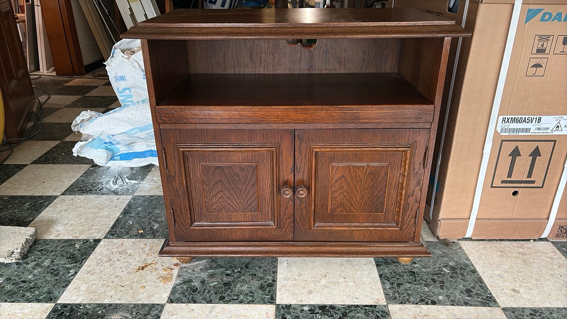 Eiken Tv kast, Antiek en Kunst, Ophalen