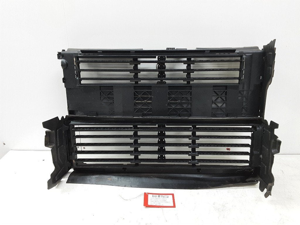 RADIATEUR GRILL 308 (L3 / L8 / LB / LH / LP) (9817002880), Mevr. I. Hauben, Utilisé, Rue de l'Espoir 34 34
4030  GRIVEGNÉE, BE