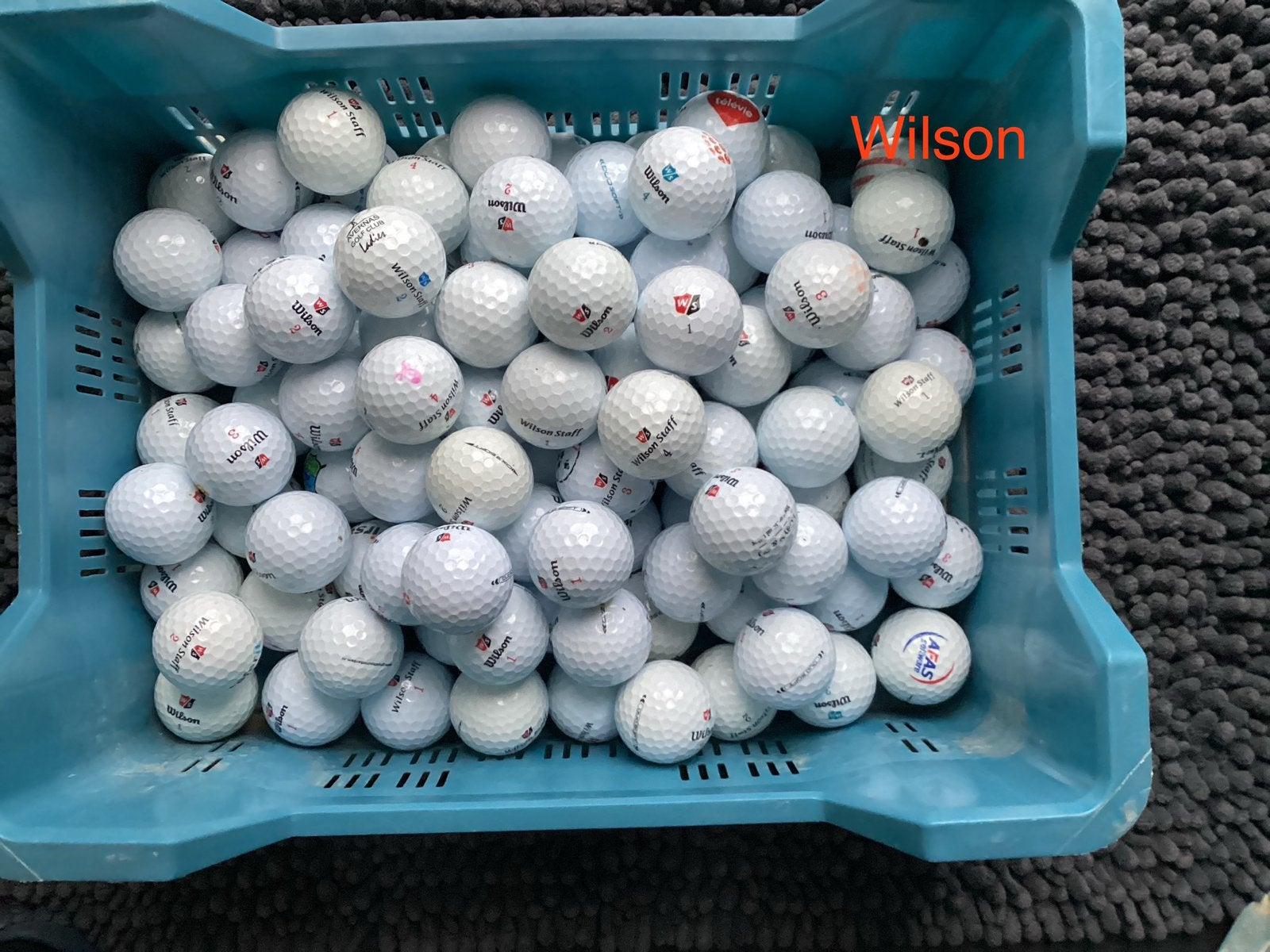 Set van 100 Wilson Staff-ballen, Sport en Fitness, Golf, Ophalen, Zo goed als nieuw, Bal(len)