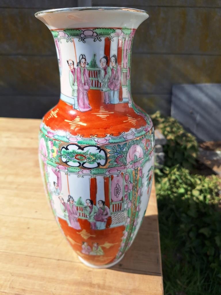 Vase chinois de la famille Rose, Enlèvement