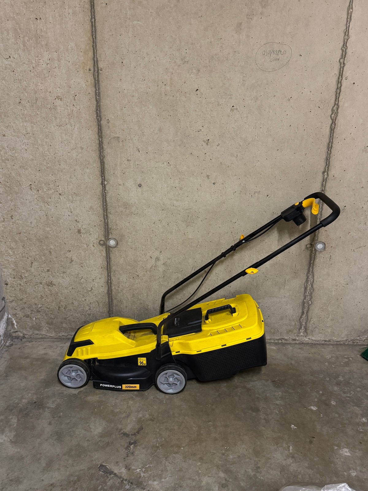 Grasmaaier elektrisch, Tuin en Terras, Grasmaaiers, Ophalen, Zo goed als nieuw, Elektrische grasmaaier