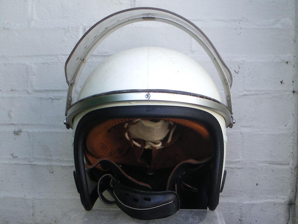 Casque antiémeute complet et nominatif de Polbru 1984, Envoi, Gendarmerie, Casque ou Béret