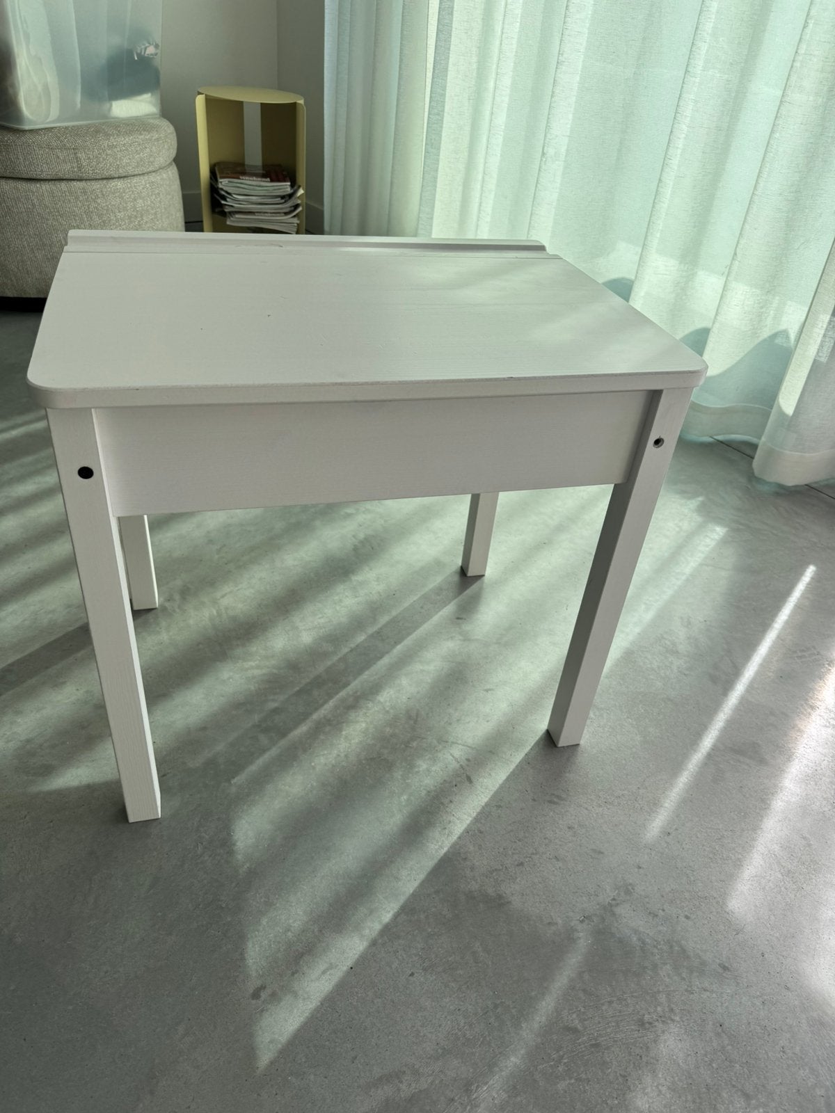 IKEA Sundvik wit kinderbureau met opbergruimte (klepbureau), Enlèvement, Utilisé, Table(s)