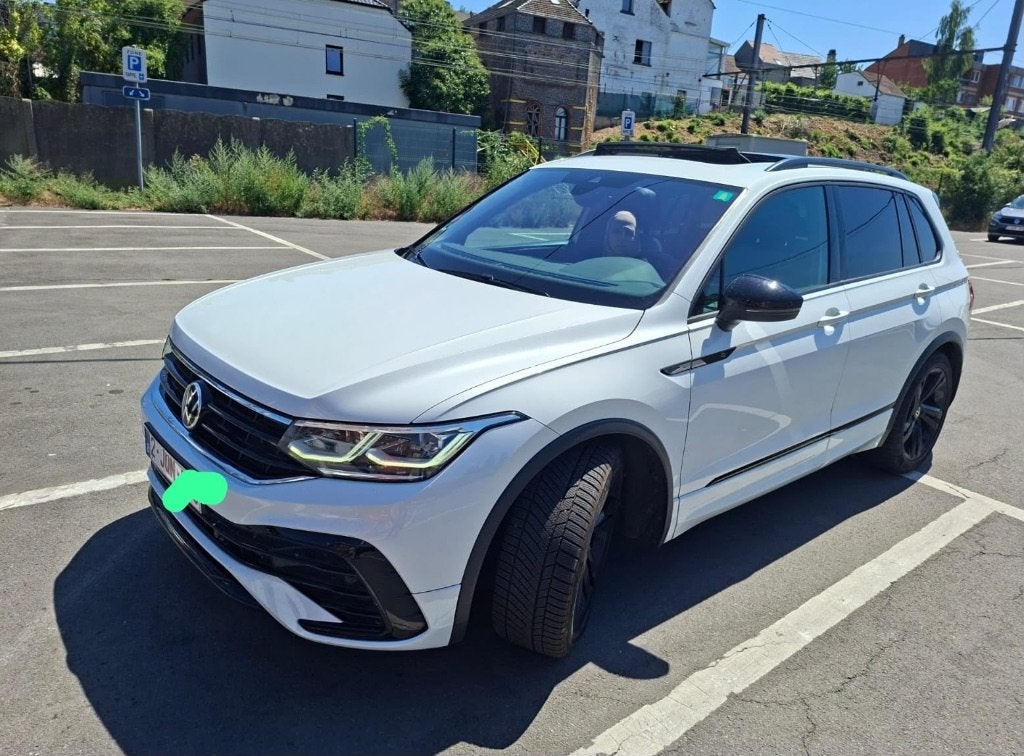 VOLKSWAGEN TIGUAN R-LINE ZWARTE STIJL, Auto's, Automaat, Elektronische parkeerrem, Alcantara, Wit