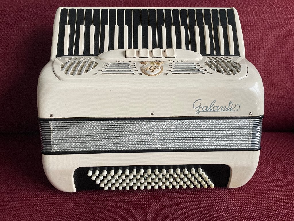 Italiaanse Galanti accordeon .80 bas .Jubileum model .Mooi ., Muziek en Instrumenten, Accordeons, Gebruikt, 80-bas, Met koffer