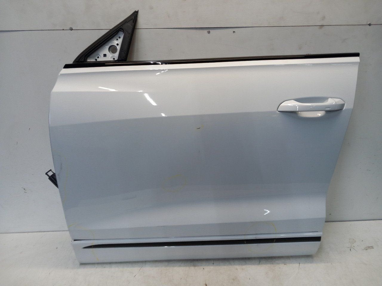 Portier links voor Audi Q8, Onderdelen@venauto.nl, Van der Ven Autorecycling B.V., Gebruikt, Ettenseweg 76, 4706 PB Roosendaal, The Netherlands