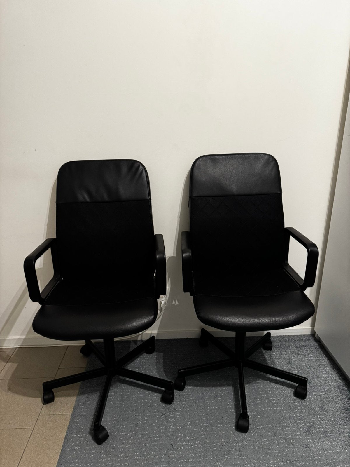 2 chaises de bureau IKEA noires, Enlèvement, Comme neuf, Noir, Chaise de bureau