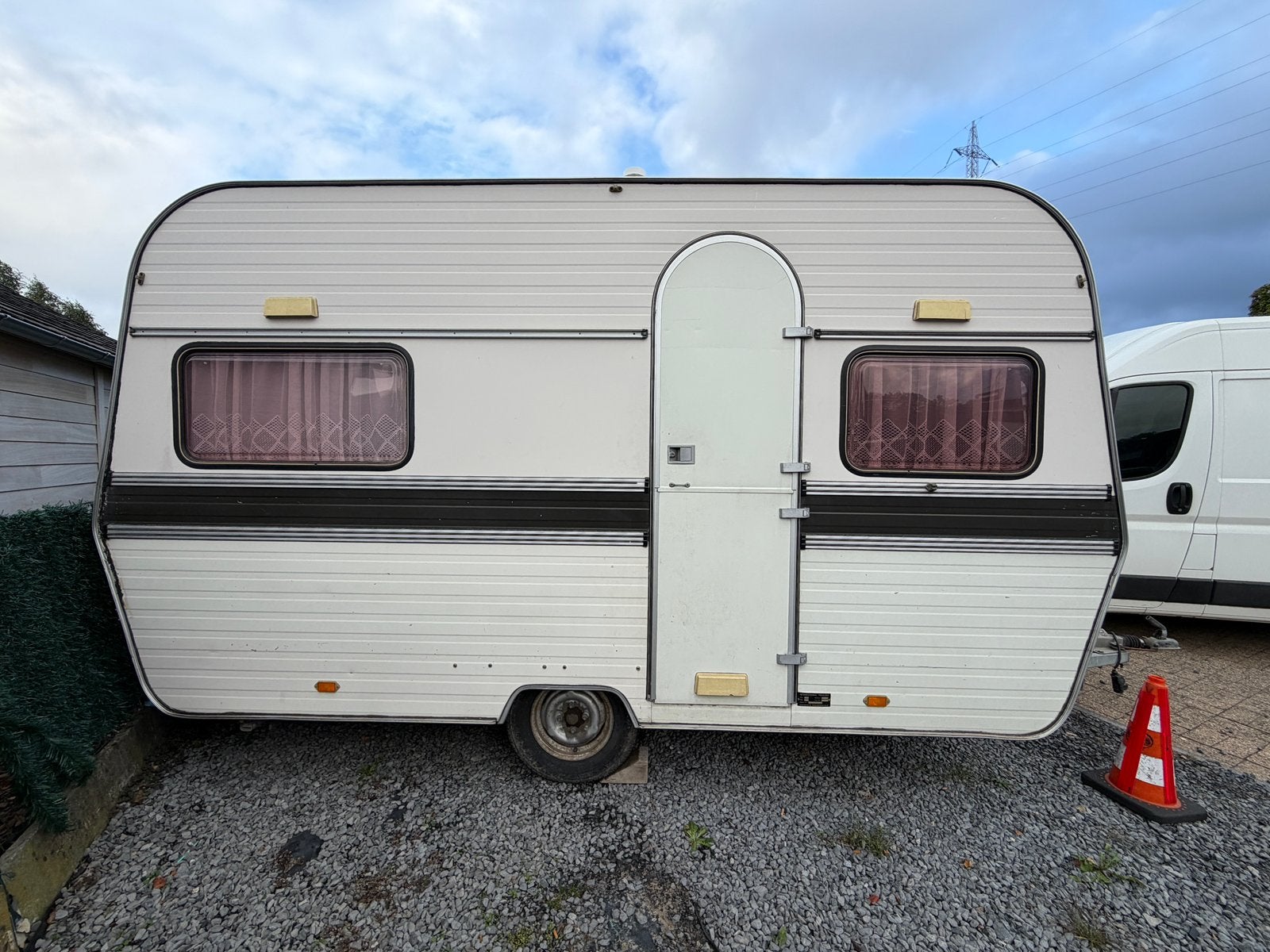 Caravan 620 kg, Particulier, 500 - 750 kg, Koelkast, Tot en met 4