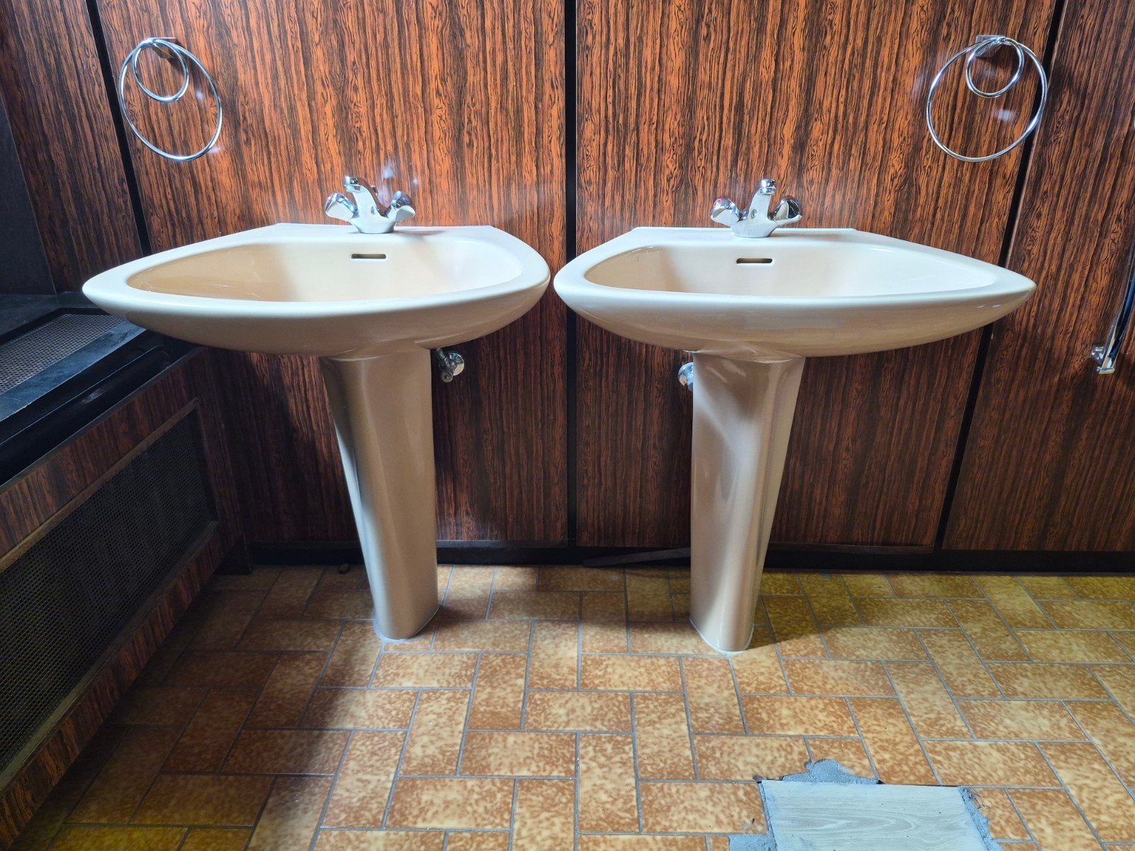 Retro lavabo 2 stuks, Ophalen, Zo goed als nieuw, Steen, Wastafel