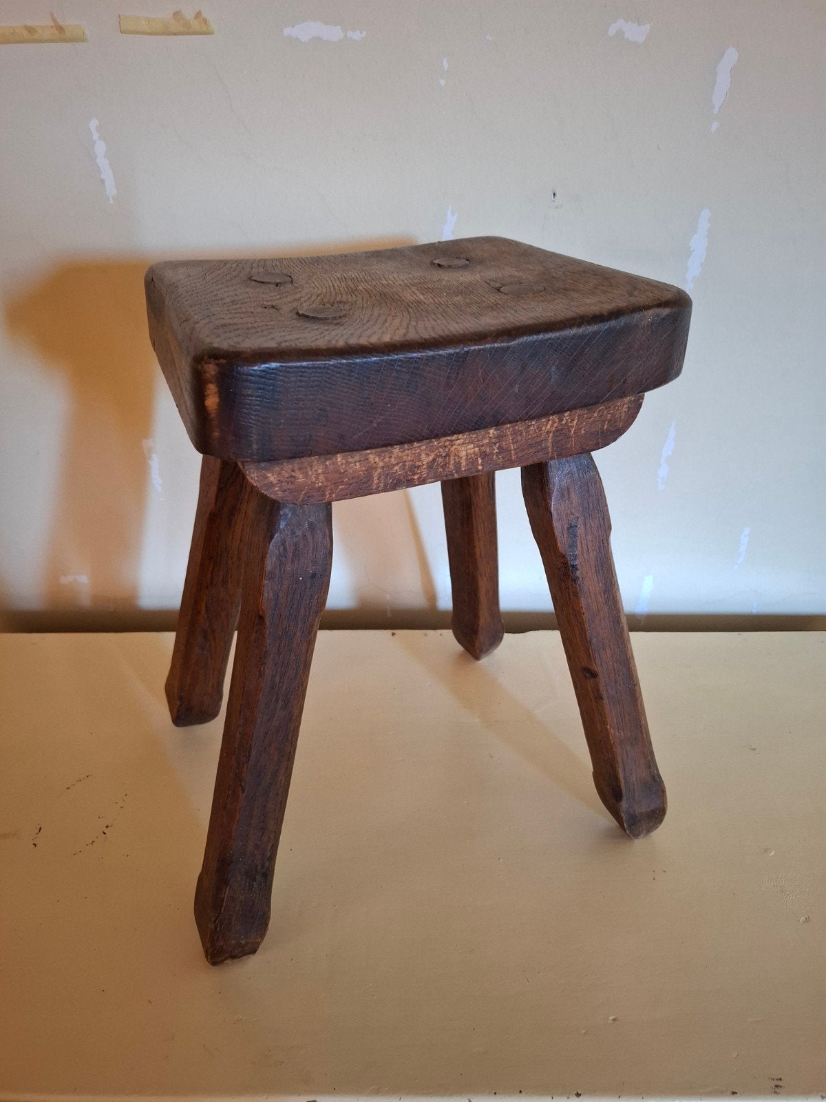 Tabouret ancien rustique en chêne massif, Enlèvement