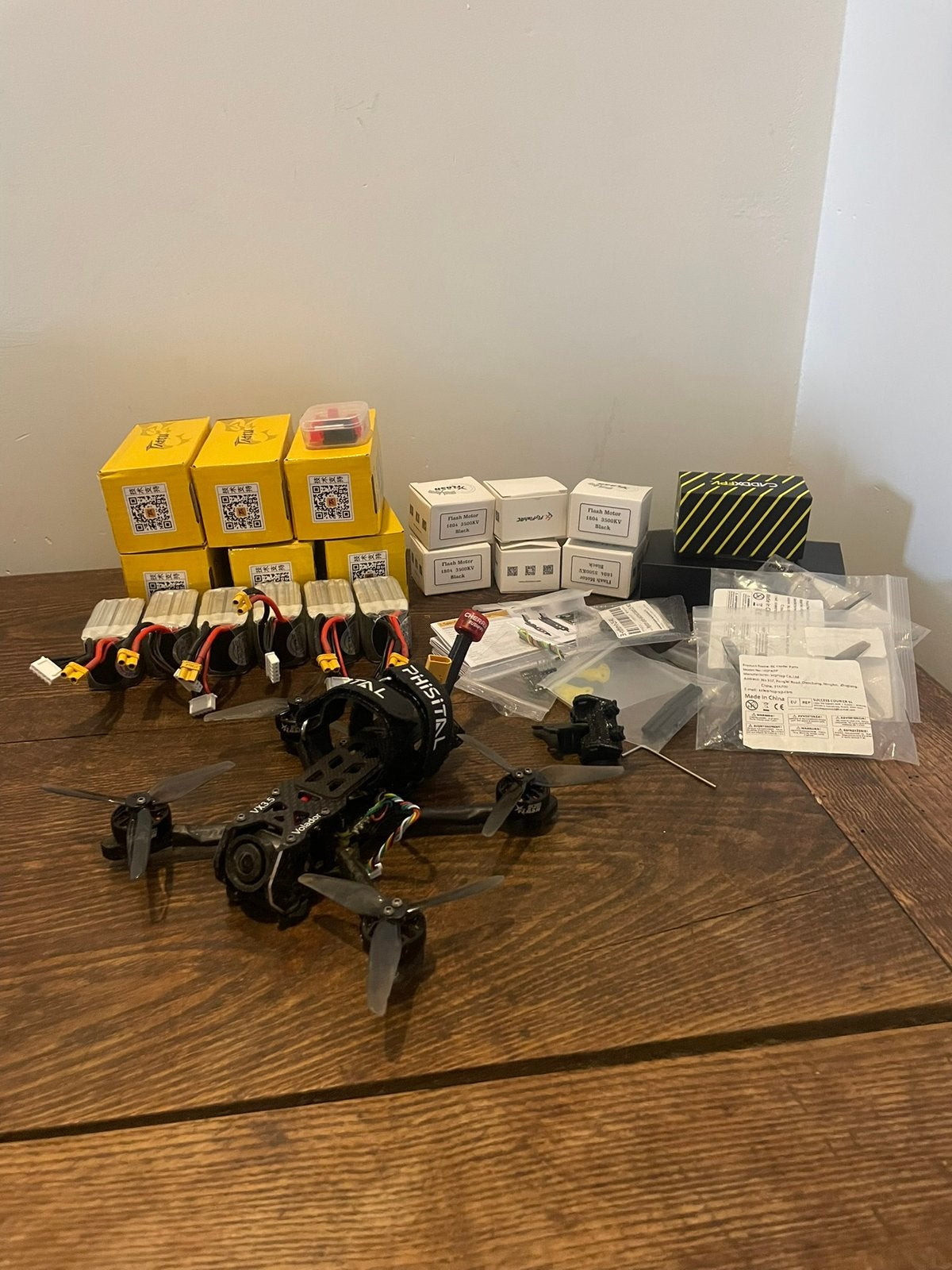 Drone FPV Volador 3,5 pouces + 6 LiPos R-Line V5 Tattu, TV, Hi-fi & Vidéo, Drones, Enlèvement ou Envoi, Utilisé, Drone de course