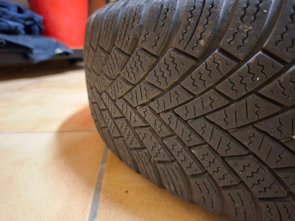 4 Roues hiver VW Golf 5 - Nexen 195/65 R15 - DOT 2023, Autos : Pièces & Accessoires, 15 pouces, Pneus et Jantes, Pneus hiver, Véhicule de tourisme