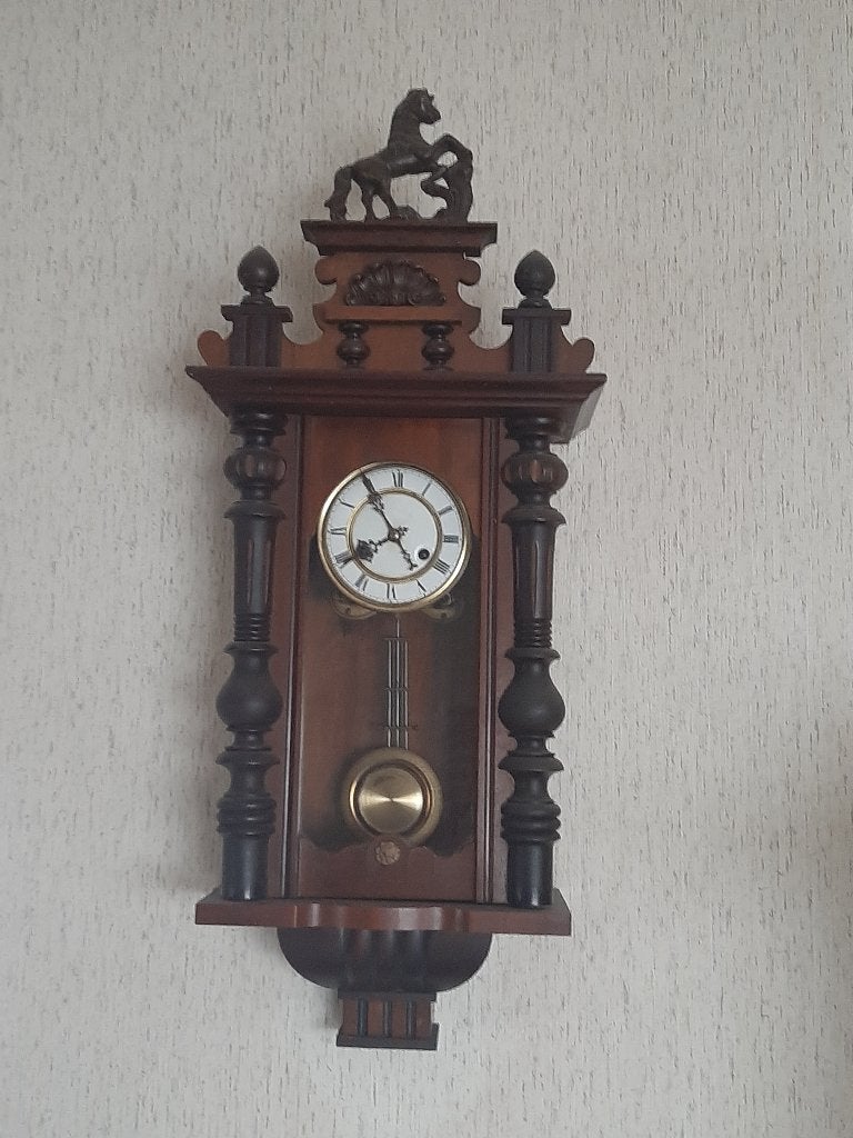 houten wandklok, Ophalen, Bruin, Antiek, Met slinger