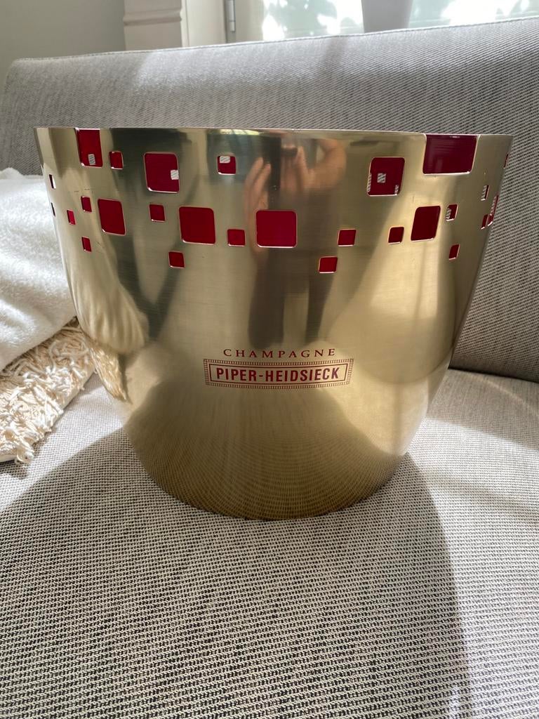 Champagnekoeler, Ophalen