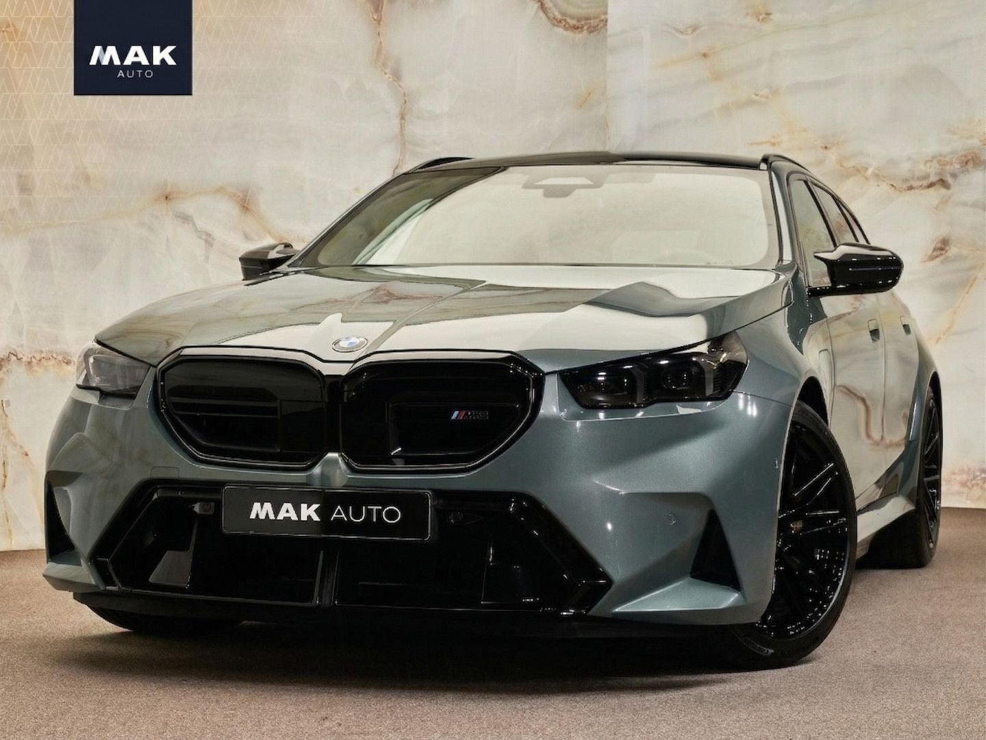 BMW M5 Touring V8 M Hybrid , Sonderlackierung, Ultimate Pack, Autos, BMW, 22 kWh, Entreprise, Automatique, Vert