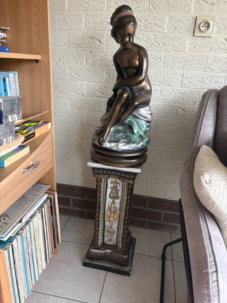 Beeld sokkel, Antiquités & Art, Art | Sculptures & Bois, Sur socle, Statue, Pierre ou céramique, 50 - 100 cm