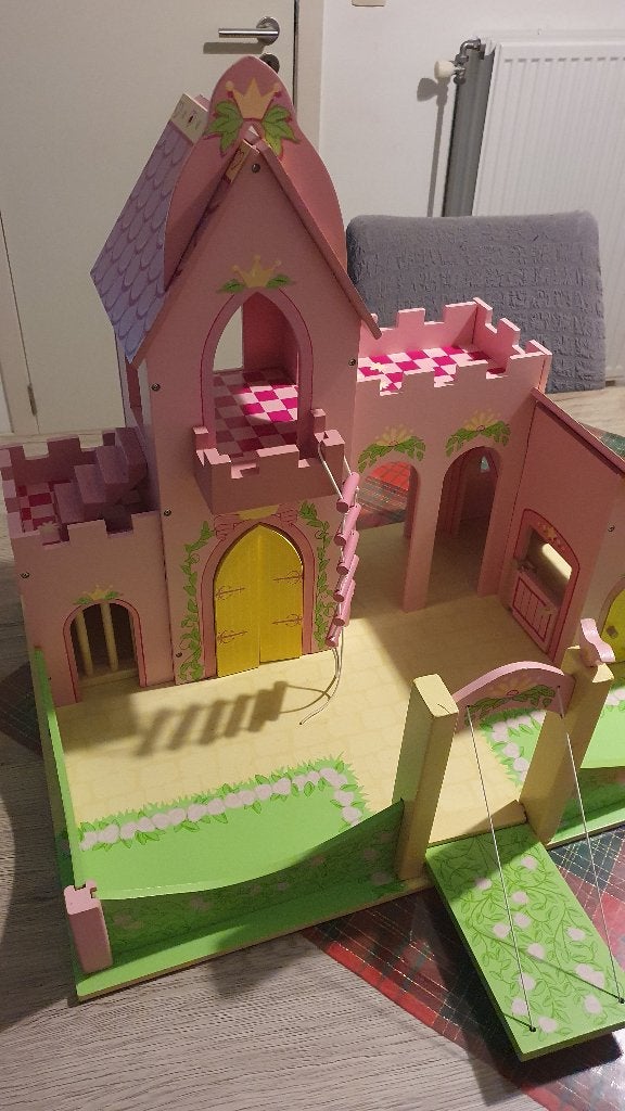 Houten poppenhuis roze, Ophalen, Zo goed als nieuw, Poppenhuis