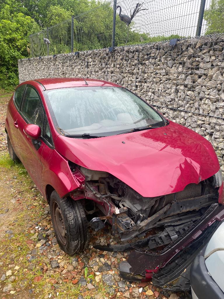 Fiesta pour pièces ou à réparer, Autos, Achat, Boîte manuelle, Autres couleurs, 5 portes