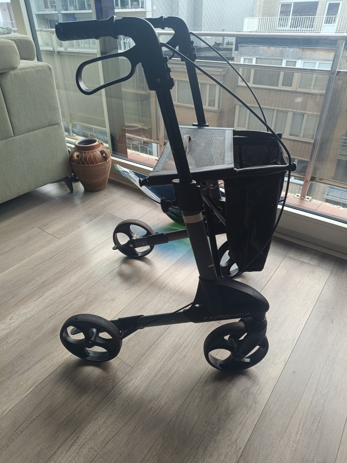 rollator merk topro troja 5g lichtgewicht in perfecte staat, Diversen, Ophalen, Lichtgewicht, Zo goed als nieuw