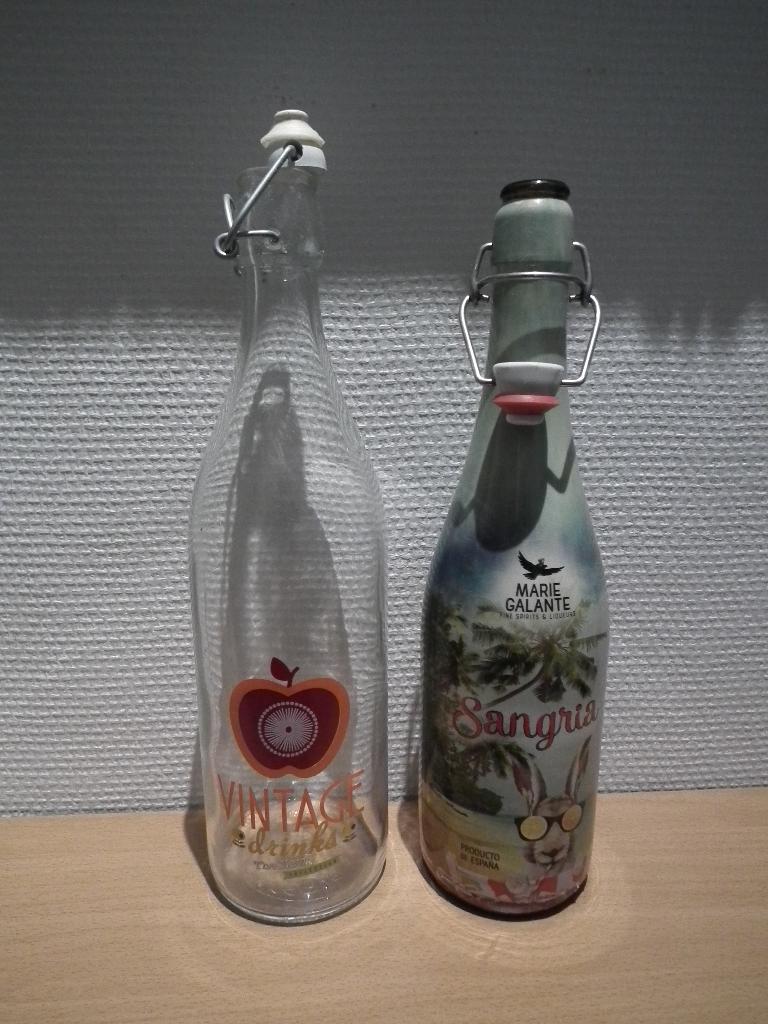 2 glazen karaffen (2x 750 ml), Huis en Inrichting, Gebruikt, Verzenden, Glas, Kom(men)