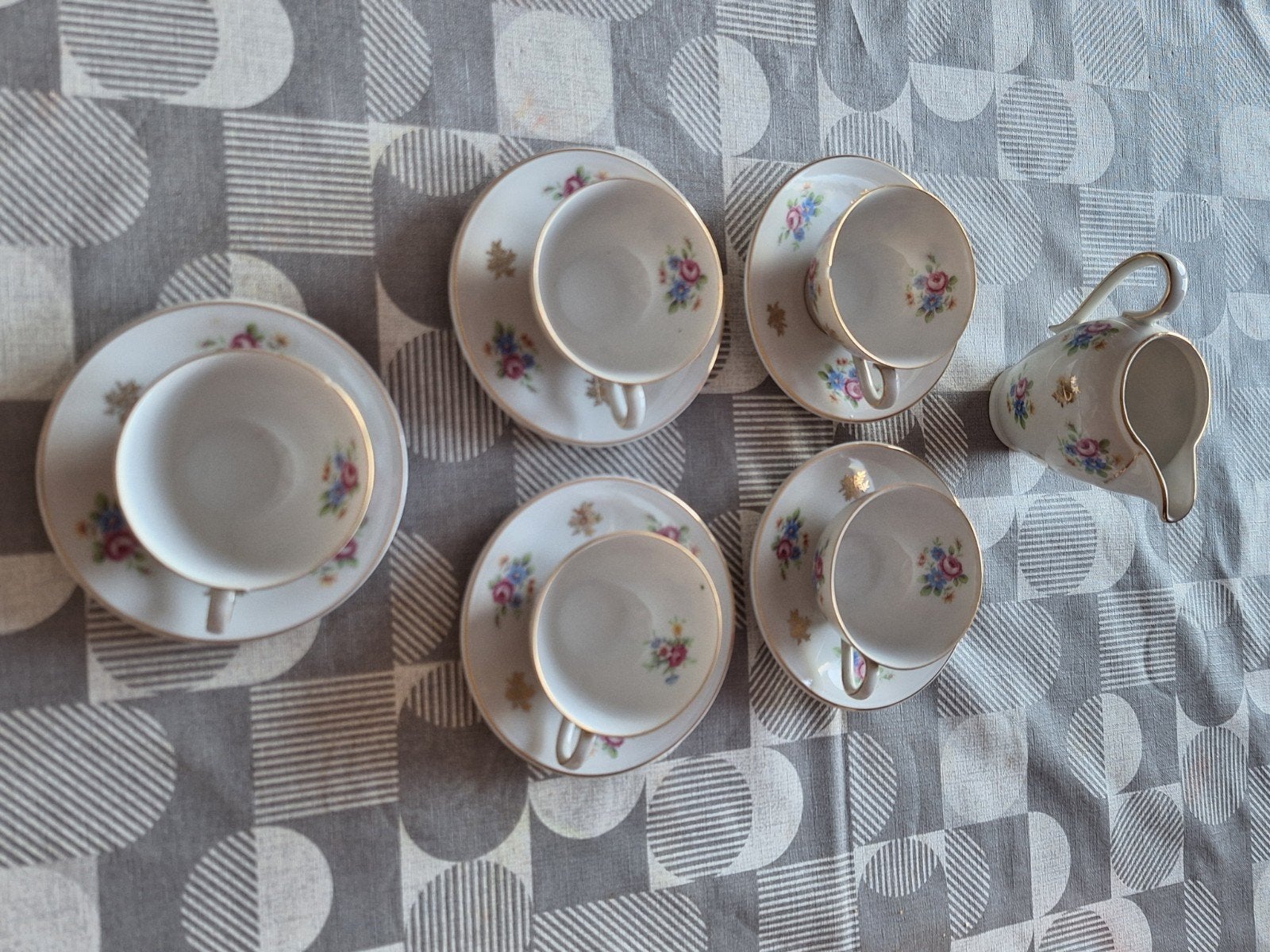 Lot de 5 tasses,  sous-tasses et pot à lait bavaria