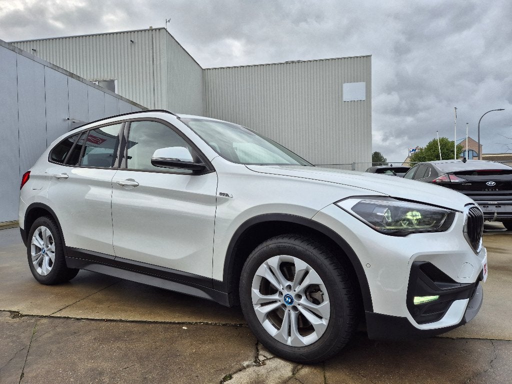 BMW X1 PHEV 1.5iA xDrive25e / 4WD / HYBRID / 2022 !!, Auto's, BMW, Dealer onderhouden, Wit, Bedrijf, 5 zetels
