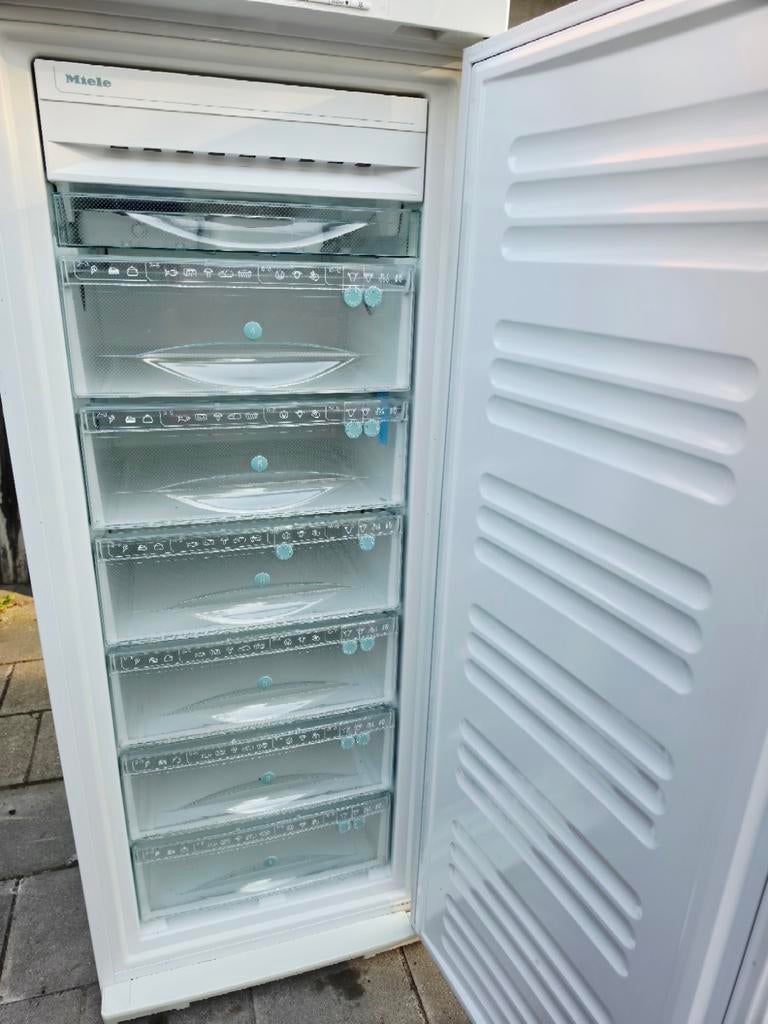 Miele NO FROST A+++ diepvriezer met 6 vakken, Elektronische apparatuur, Vriezers en Diepvrieskisten, Ophalen