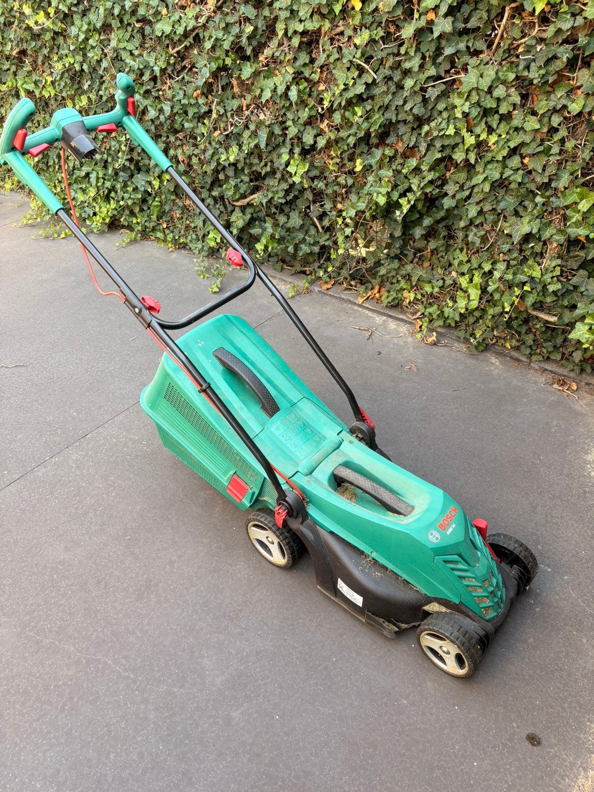 Tondeuse à gazon et tondeuse à gazon BOSCH -a partir du 7/09, Jardin & Terrasse, Tondeuses à gazon, Enlèvement, Utilisé, Tondeuses à gazon électriques