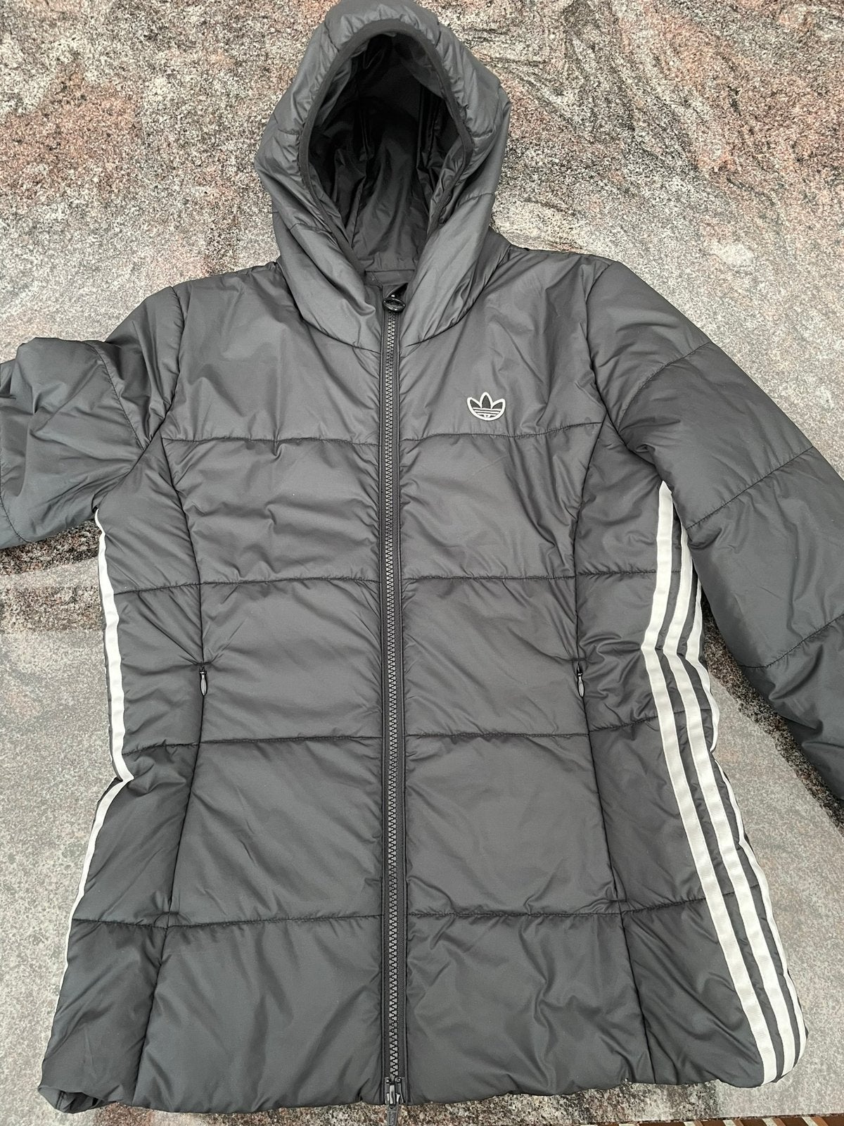 Jas van Adidas, Kleding | Dames, Jassen | Winter, Ophalen, Zo goed als nieuw, Maat 36 (S), Zwart