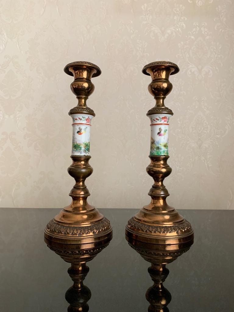 2 antieke kandelaars met beschilderd porselein, Antiek en Kunst, Ophalen