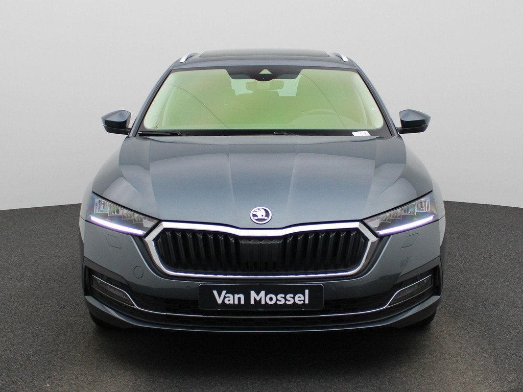 Skoda Octavia Combi 1.0 TSI 81kW DSG7 Clever PANODAK | ZETEL, Auto's, Stof, Gebruikt, Automatische klimaatregeling, 1353 kg