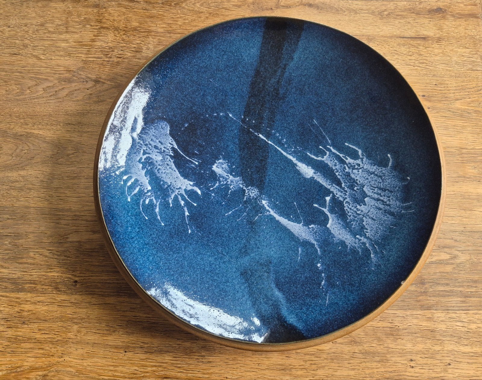Zeer grote schaal van geglazuurd aardewerk, gesigneerd, Antiek en Kunst, Ophalen